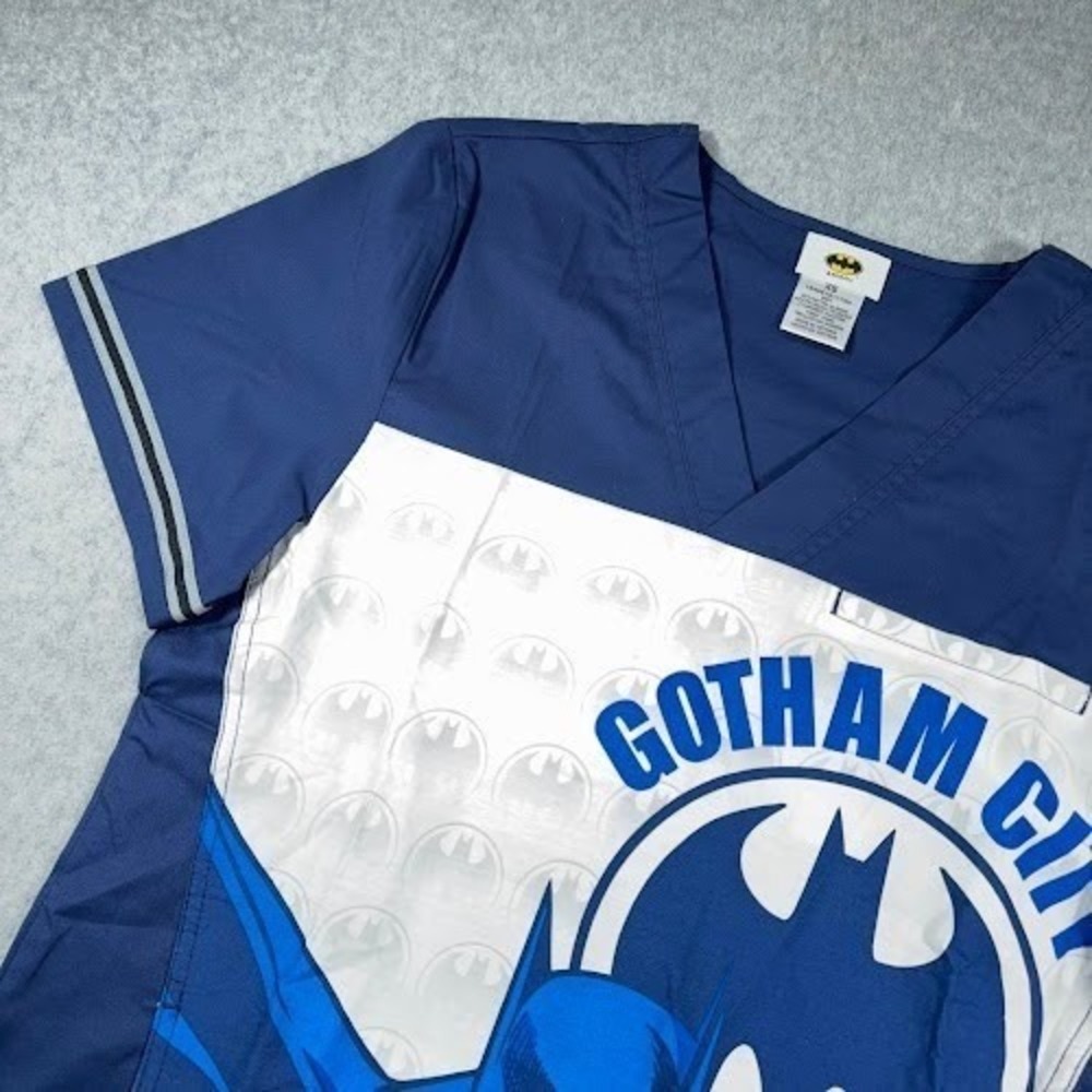 Batman Scrub Top Mens XS Cherokee Tooniforms V Neck DC Gotham City Superhero NEW